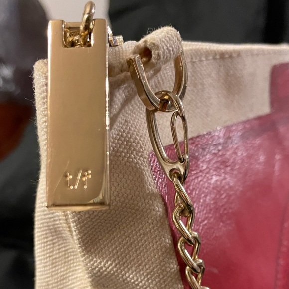 Canvas shoulder/crossbody by-THURSDAY FRIDAY unique bold red beautiful lips - Picture 8 of 10